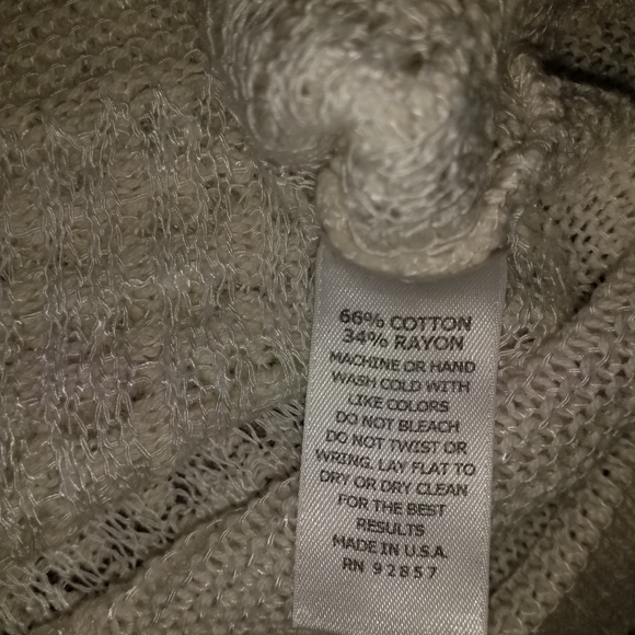 CREAM COLORED HOODED SWEATER IT IS A LOOSE WEAVE - Picture 5 of 5